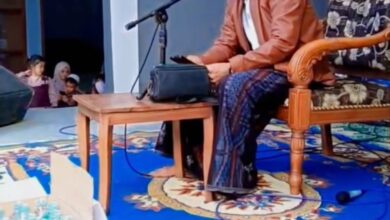 Ridwan Ch. Madris(Sastrawan, & Aktivis Nahdlatul Ulama) Sedang Tausiah Puisi